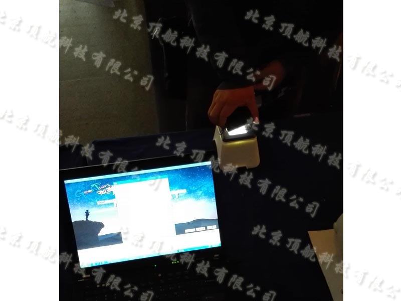 <p>GeekPwn（极棒）安全极客嘉年华堪称中国顶级黑客的大集结，所以在这次的签到工作上，保密性做的十分严格。首先此次会议采用了二维码会议签到系统，在会场所有的签到端都不允许连接网络，所以我们在现场搭建了一个离线服务器，提高了签到效率，同时将保密性做到最好。</p>
<p>其次，在用餐处设立了手持签到设备，每个人只允许进入餐厅一次，避免了重复用餐的情况。在此恭喜GeekPwn（极棒）安全极客嘉年华完满结束。</p>