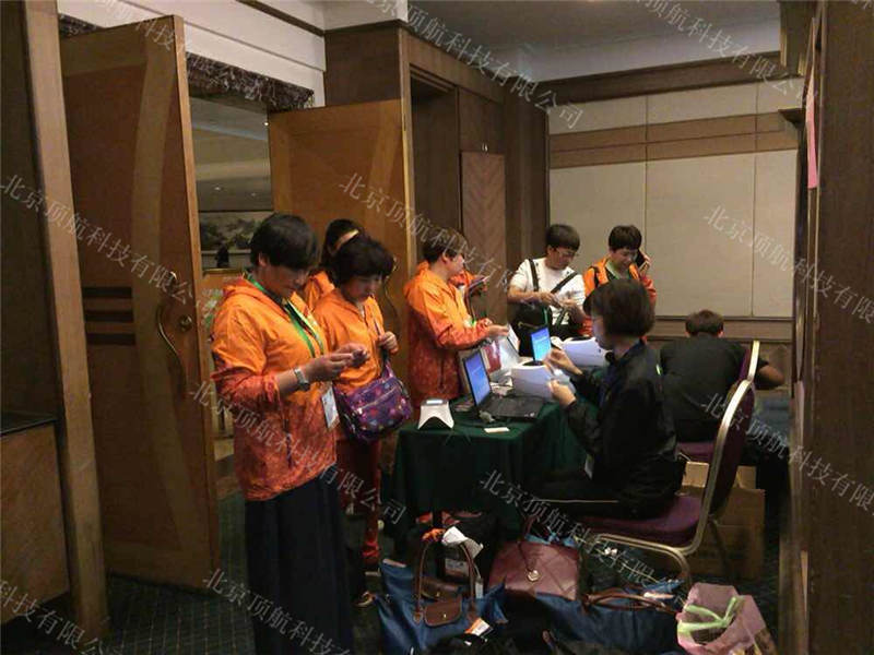 <p>无限极海外培训激扬之旅正式启动，参会嘉宾分5批前往印尼巴厘岛，享受公司精心安排的6天5夜海岛之旅。该活动使用了北京顶航科技身份证签到打印系统，系统包含身份证签到打印胸卡、大屏显示客户信息、手持设备扫码上车、活动物料领取、行李存取等功能。方便快捷的签到流程，信息化的数据管理给主办方以及参会嘉宾带来不一样的体验</p>