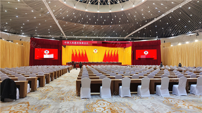 <p><span style="font-size: small;"><span style="font-family: 宋体;">已经连续多年为地方两会做RFID无感电子签到服务。</span><br />
<span style="font-family: 宋体;"><br />
每年双会并开，我司提供RFID无感电子签到。<br />
在会议开启前组织将参会嘉宾信息汇总，我司进行印刷制卡工作。<br />
在成品抵达后我司在进行测试环节，共需要测试3遍后将参会证交给组织。<br />
现场搭建的RFID无感签到设备在会前打开进行测试，确保各个环节万无一失。</span></span></p>